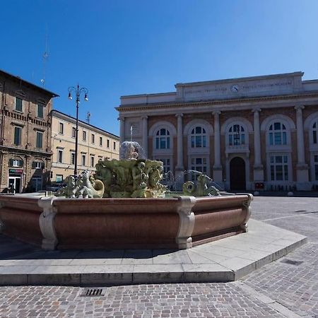 Rossini Home Pesaro Vicino Al Teatro Rossini By Yohome Exterior foto